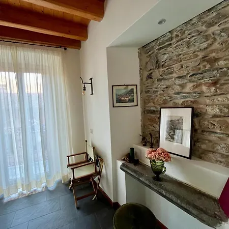 La Corte Del Governo 565 Bed & Breakfast Lezzeno