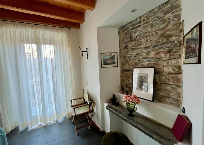 La Corte Del Governo 565 Bed & Breakfast Lezzeno